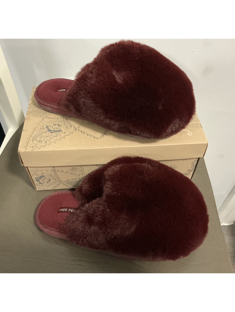 Free People Snowball Slippers Size 8 Burgundy Faux Fur Slip On Flat Mules